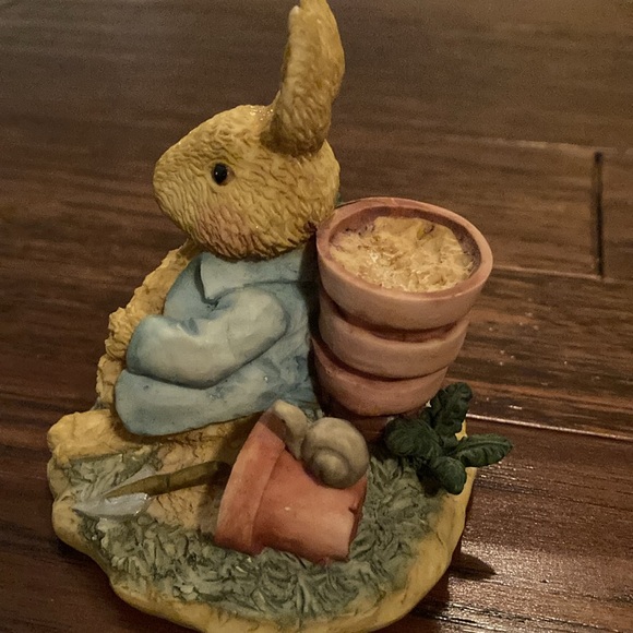 Adorable Peter Rabbit Figurine - Picture 4 of 5